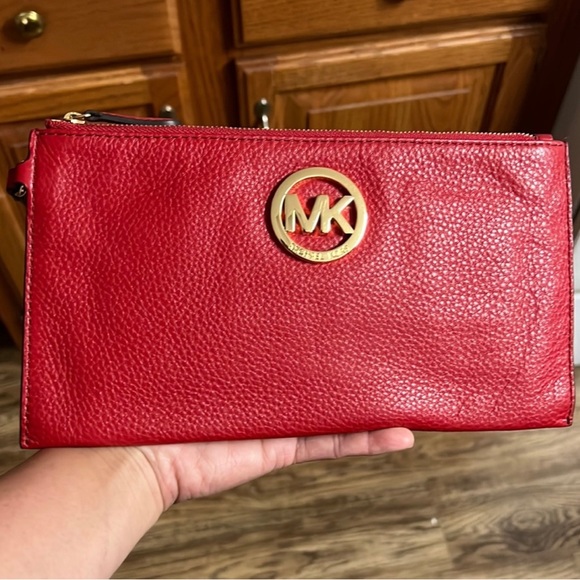 Michael Kors Handbags - Michael Kors Wristlet